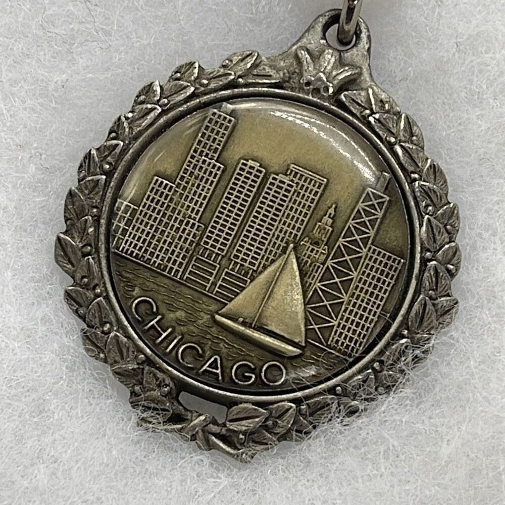 Vintage Chicago lake skyline scene keychain in pewter